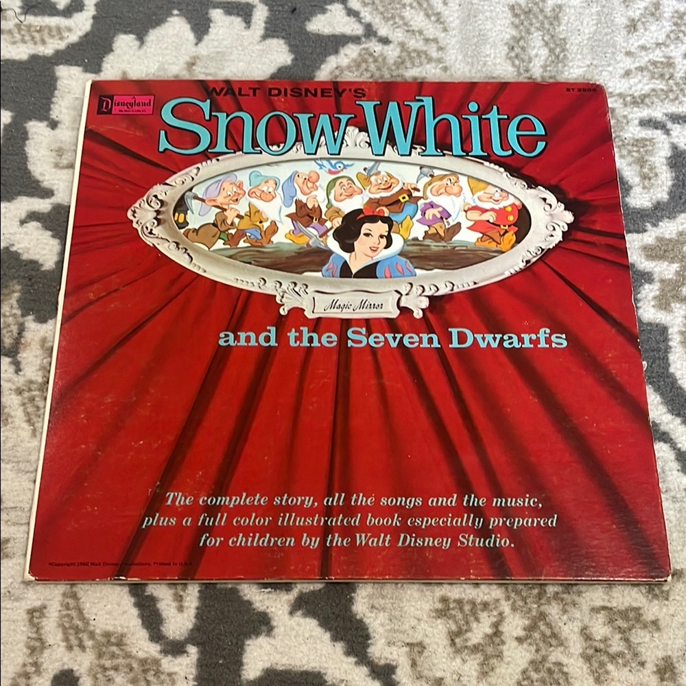 Walt Disney's Snow White and the Seven Dwarfs Magic Mirror Vinyl Record